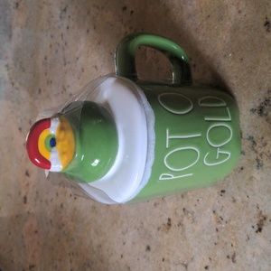 BRAND NEW Rae Dunn Pot o' Gold Mug